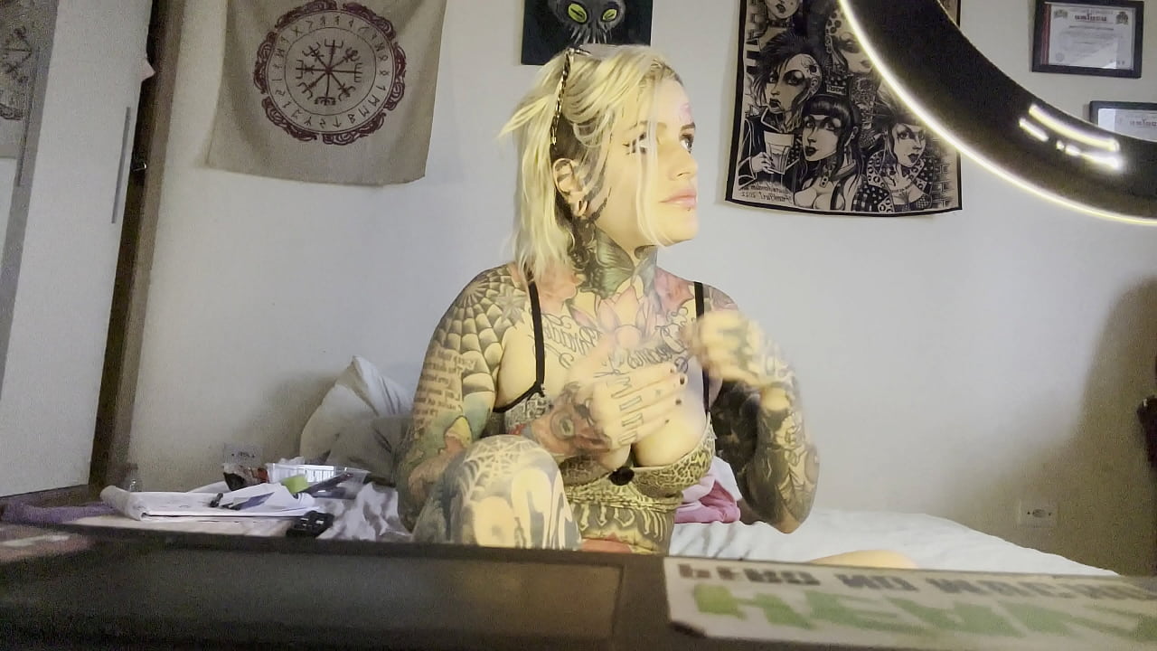 Punkloka - em casa trampando no camera prive, quer ver completo no angulo certo chama no provacy, pesquise o nome