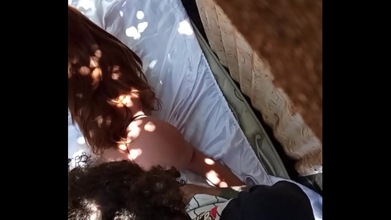 Ela pediu pra parar mais eu continuei at&eacute; encher a cara dela de leite no chuveiro ( SEX TOY )