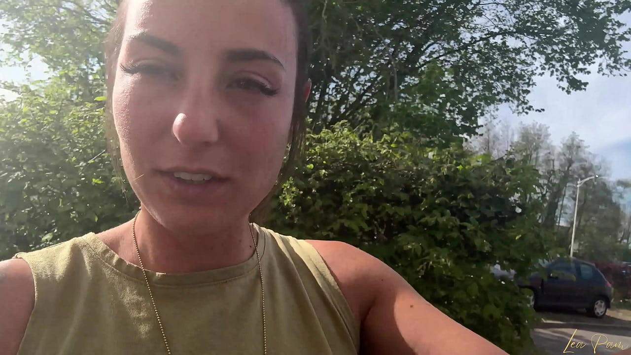 Lea Pam Se Doigte, Se Caresse Et Jouit Trois Fois Dans Cette Vid&eacute;o Solo Tourn&eacute;e Dans La Cabine De Ce Camion.