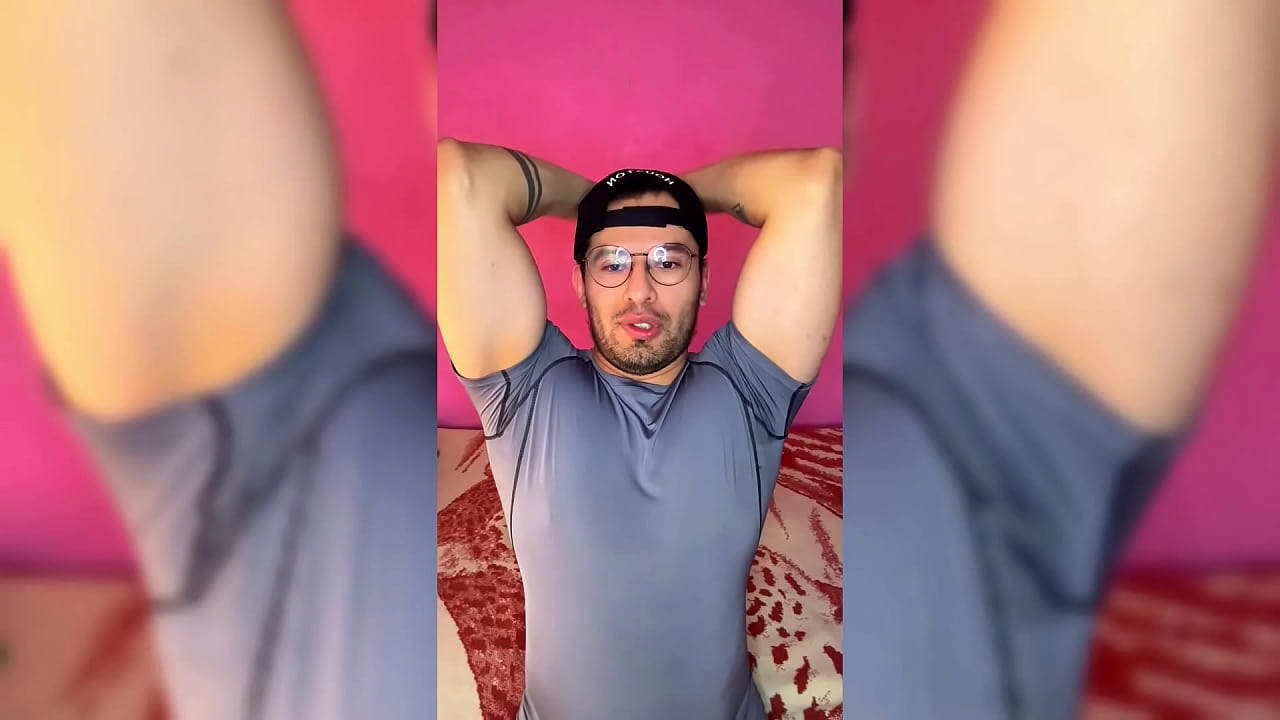 Hombre caliente se &eacute;xito en el gym y se jala su vergota muy rico