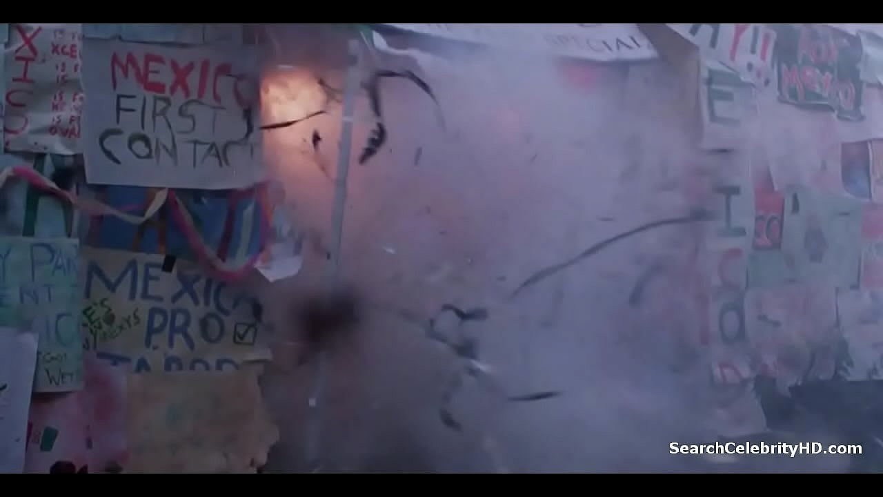 Someone - The Toxic Avenger IV-Citizen Toxie (2000) - 2