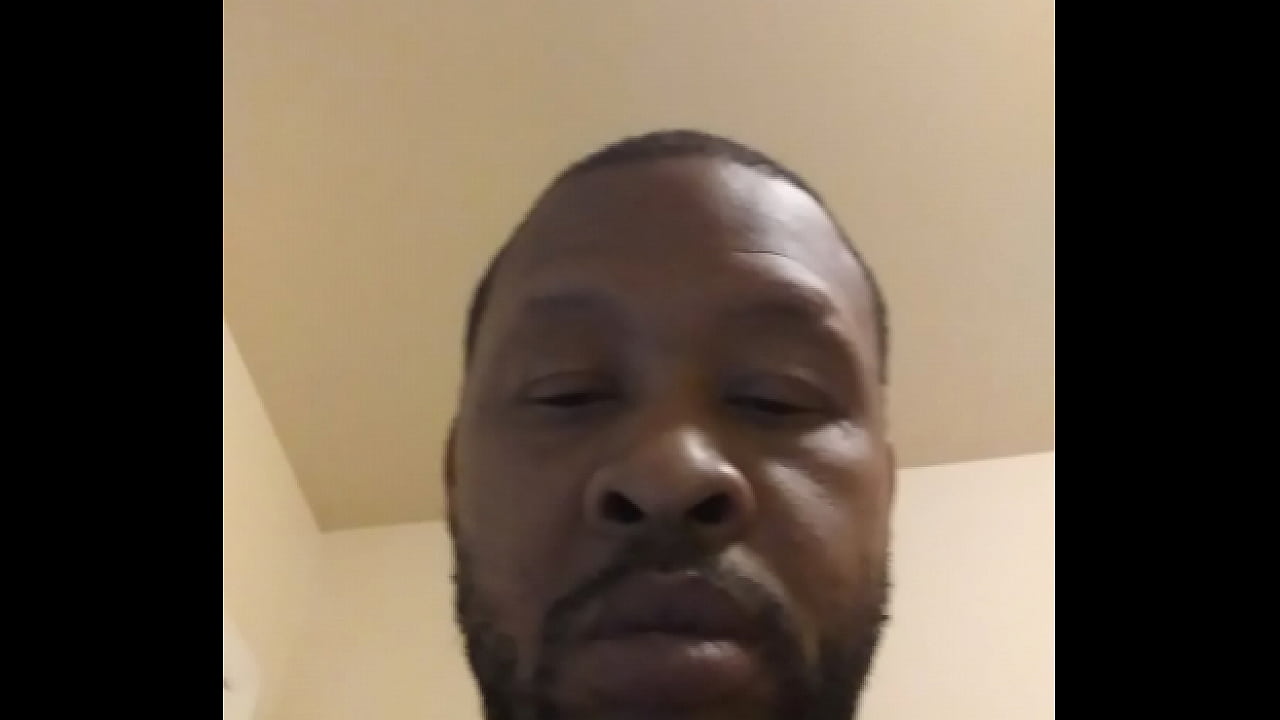 Big booty male(Me) clapping