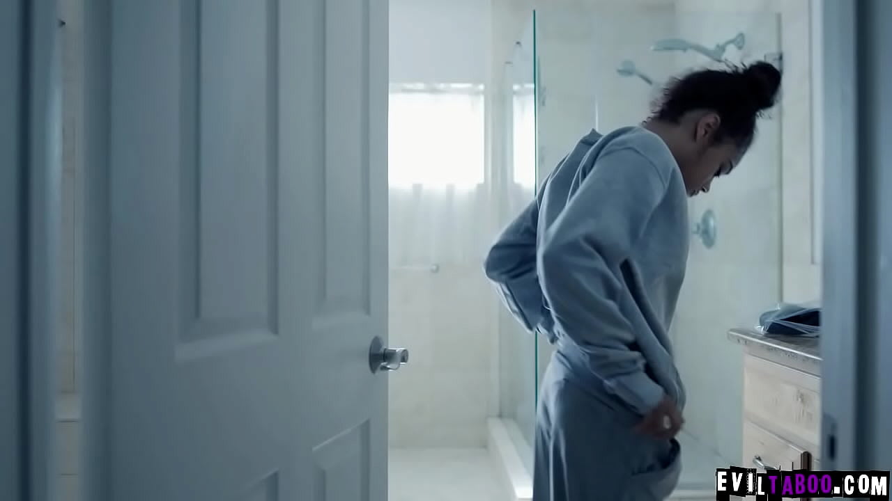 Lonely wife bangs with hot delivery stud