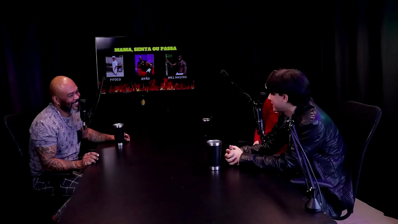 Se exibiu de lingere depois de responder em quem mama, senta e passa - Yastrixx & Dixon (WATCH ON: SHEER/RED)