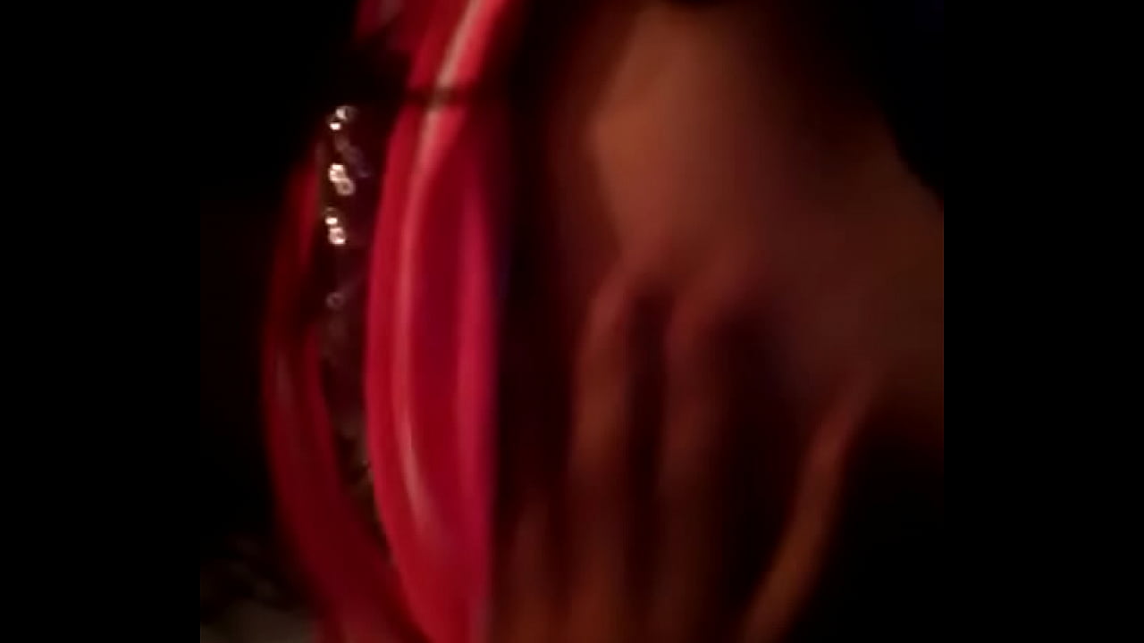 Me manda video tocandose los senos