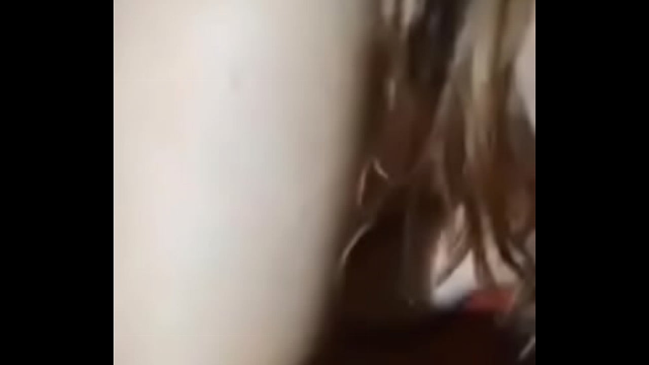 Marido corno segurando a c&acirc;mera enquanto o outro me deixa sem ar