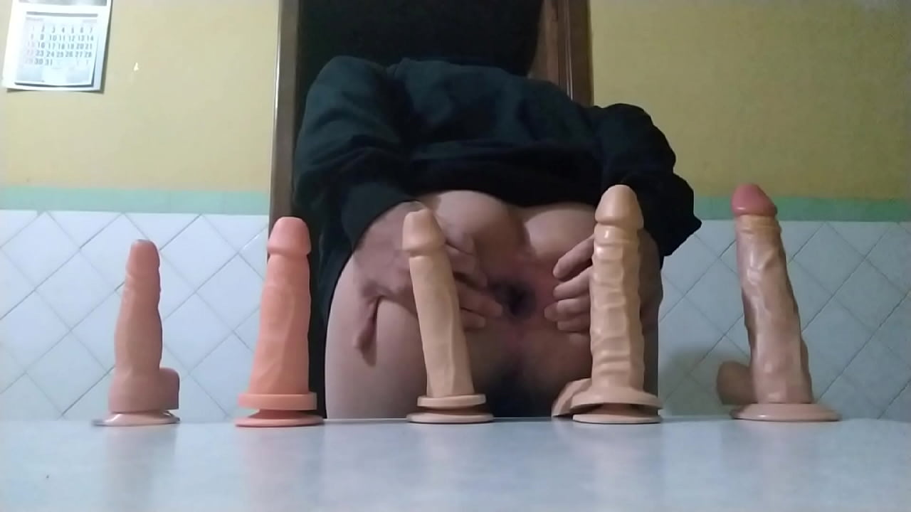 1 ano de Xvideos e 5 dildos