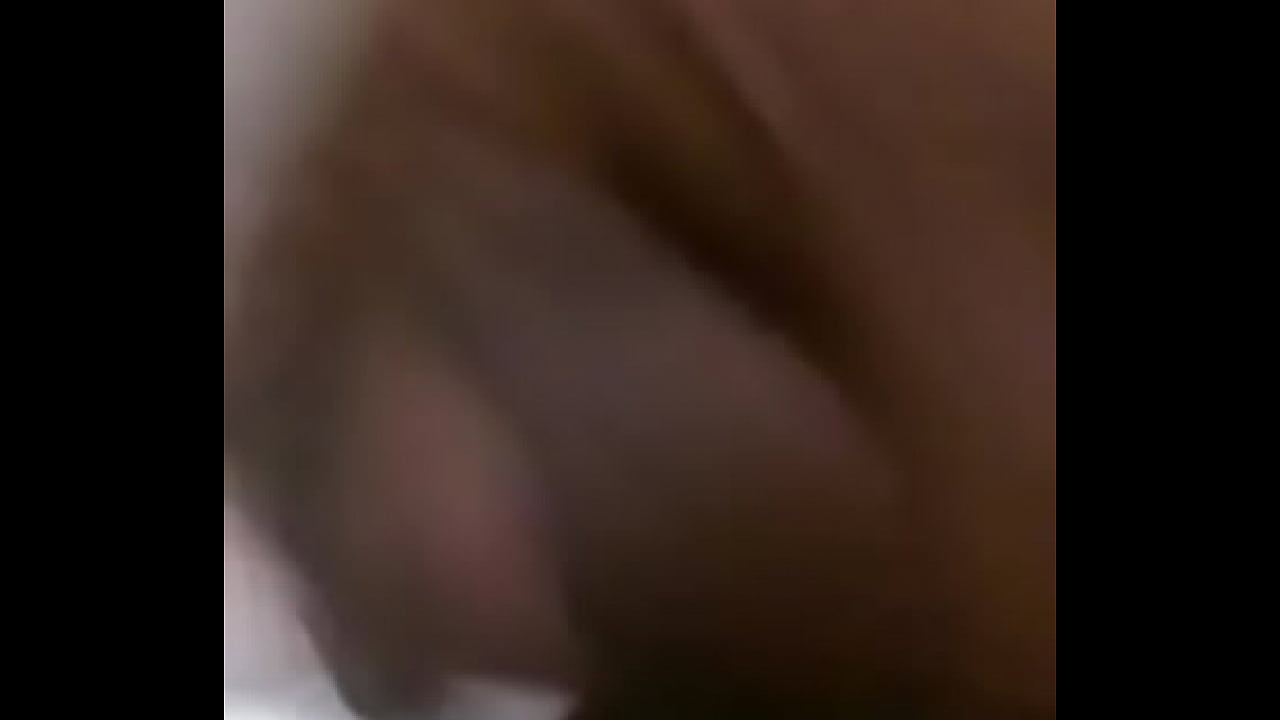 Cris en el ba&ntilde;o masturbandose