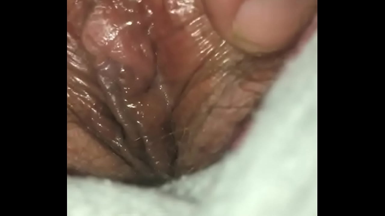 D s hairy pussy play