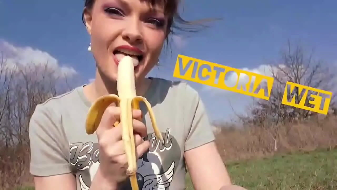 Liking banana  #foodfetish #bananagirl #girl banana #eating banana #horny #licking #fans #clips