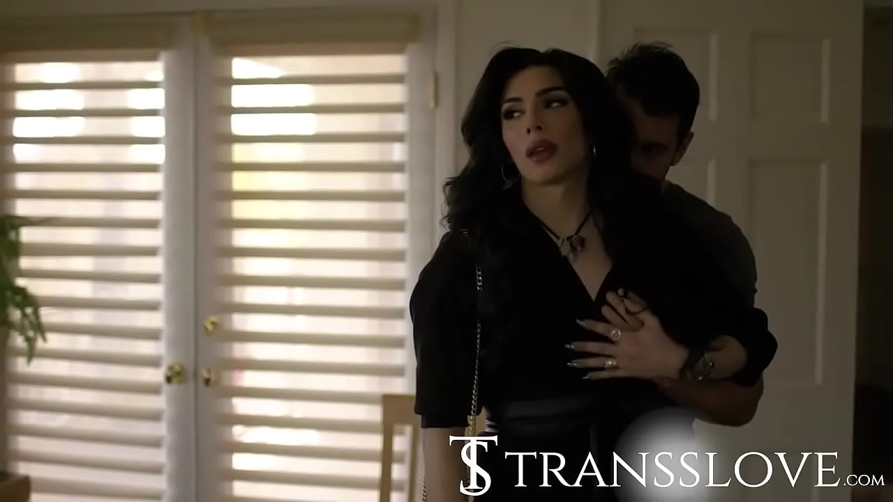 Mi mejor transexual celosa viene a exigir que la folle(femenino)