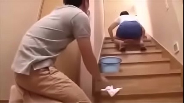 japanese MILF shows her ass