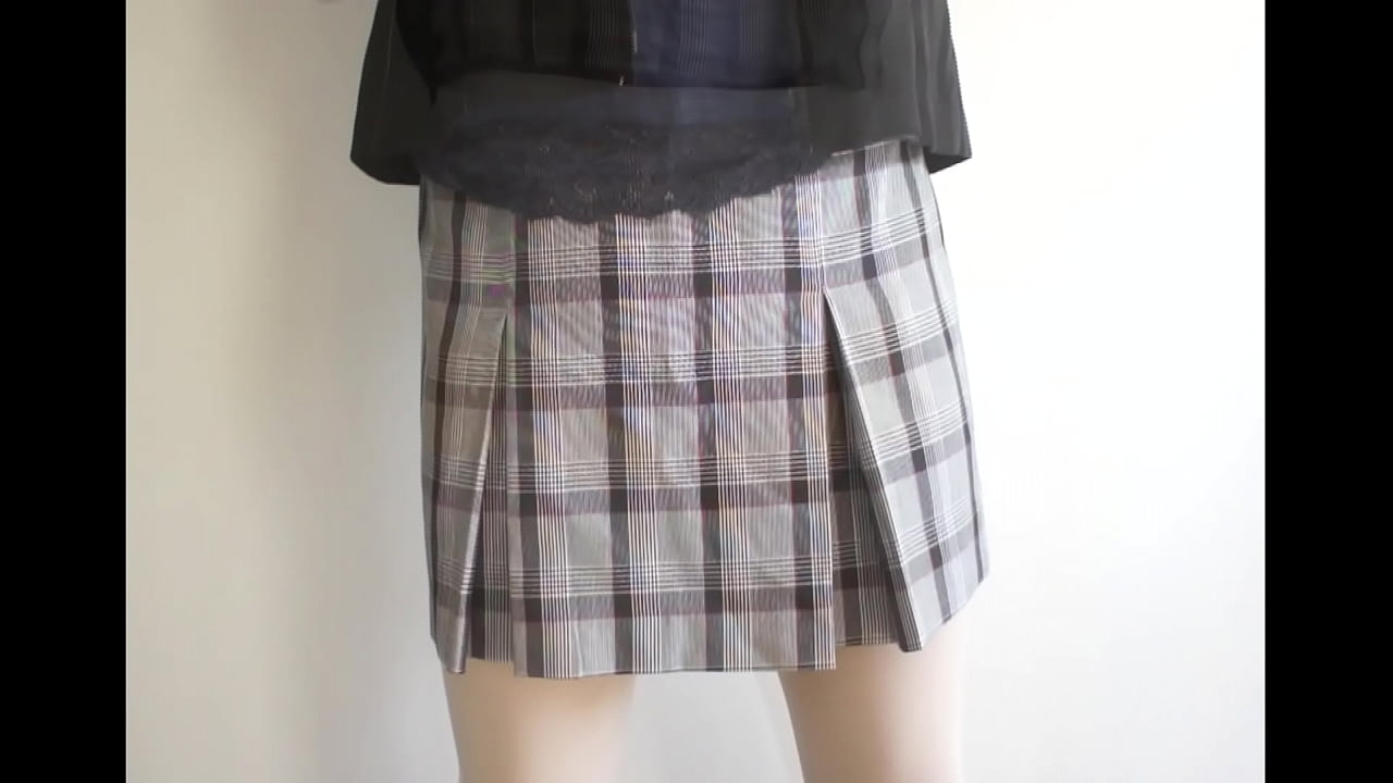 Flashing her stockings & pussy