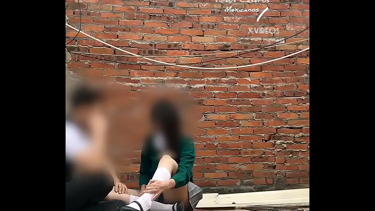 ESTUDIANTE me la CHUPA ATR&Aacute;S de los SALONES y al Final me la CHINGO ANTES de que nos VEAN!! VOL 1