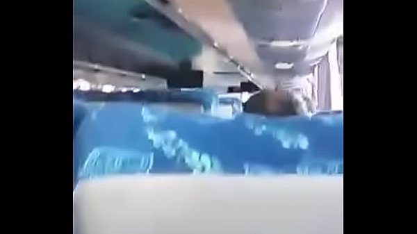 Amigo pajeandose en el autobus