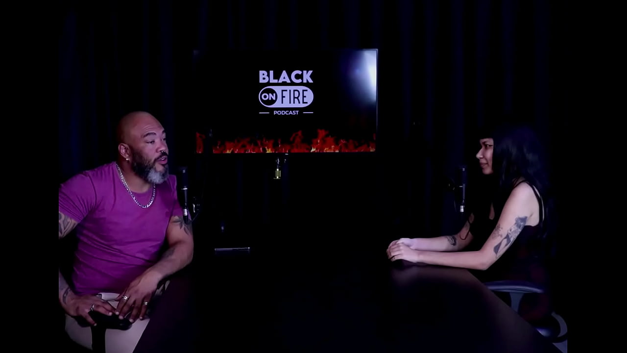 Respondeu em quem ela mama, senta ou passa, n&atilde;o sente muita dor, quer ter reconhecimento, e a fam&iacute;lia que a julgava... - Indiazinha (WATCH ON: SHEER/RED)