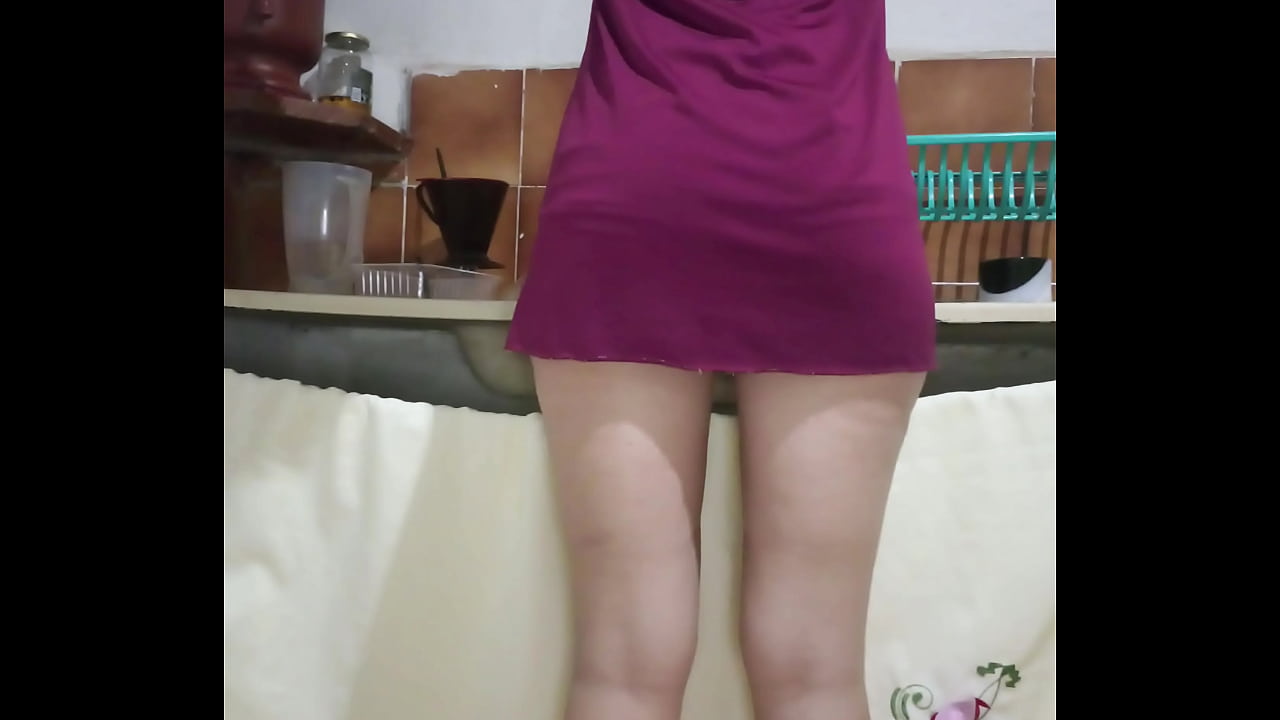 I hired this maid, she came with these tight shorts to tease me, look at the size of that ass, I'm going crazy