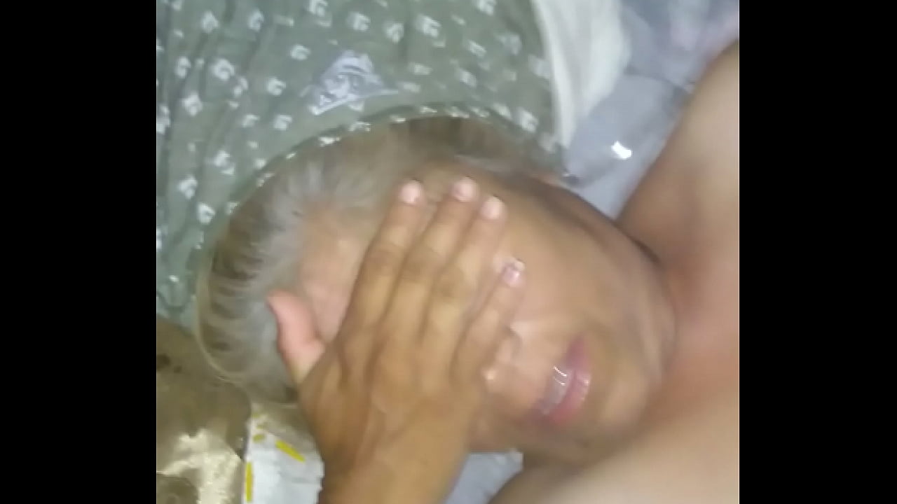 mi esposa reciviendo leche