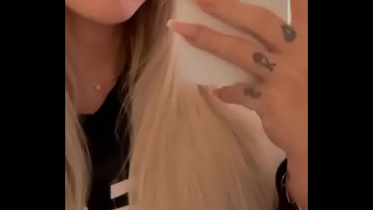 Cheia de tes&atilde;o