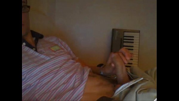 Franc&ecirc;s gostoso se exibindo na cam