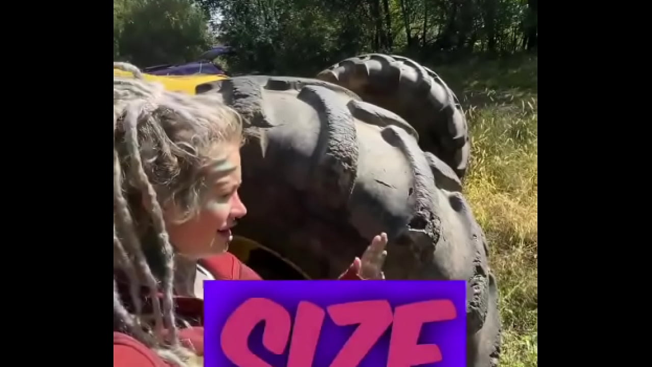 We&rsquo;re here next to the forest, cooking up some food with our transforming Jeep! ???What&rsquo;s your go-to camping...