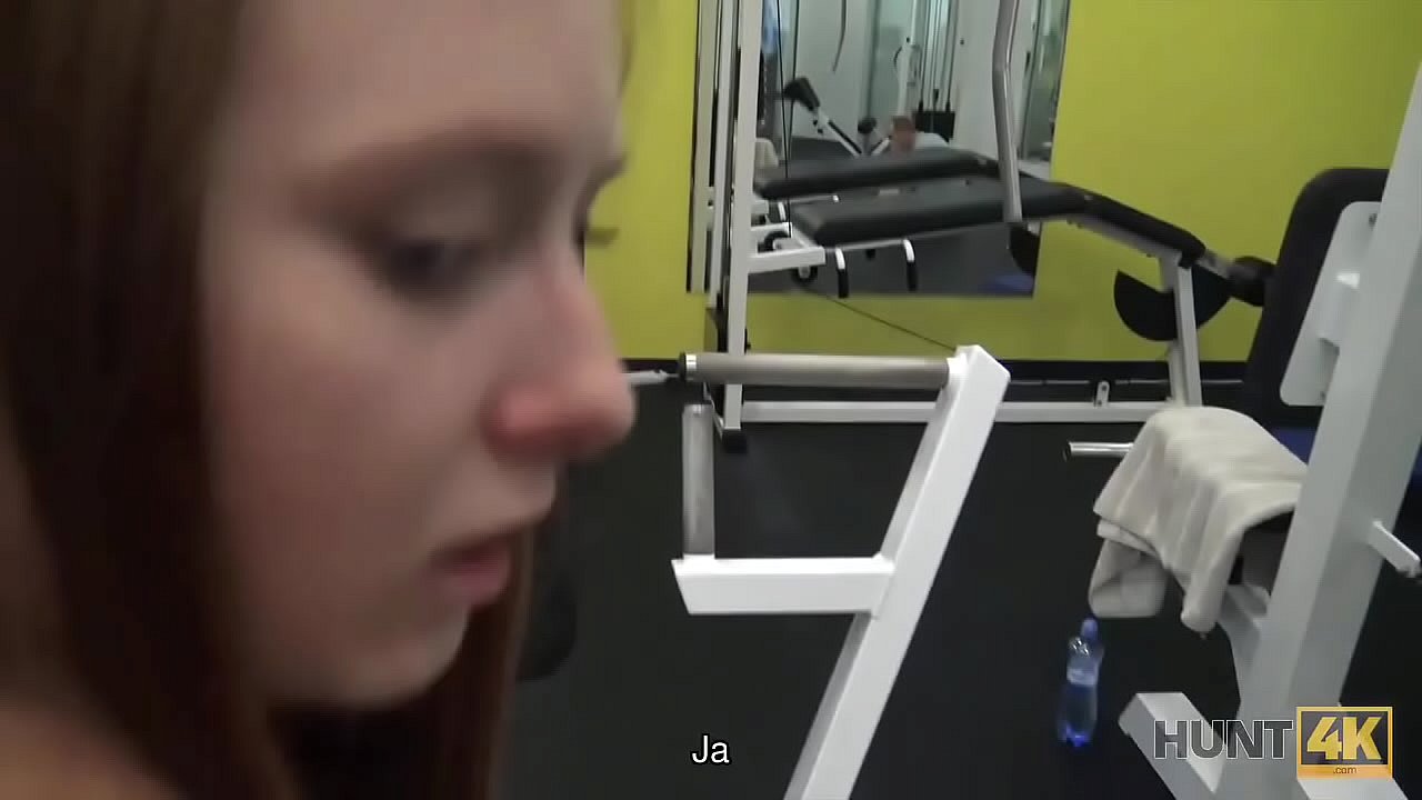 HUNT4K. Cuckold wird daf&uuml;r bezahlt, zu sehen, wie Linda Sweet den Schwanz eines Fremden saugt