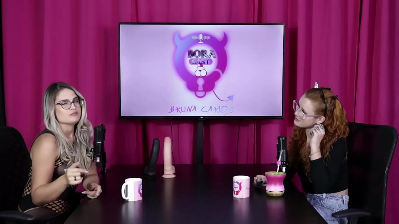 Ela gosta de fazer m&eacute;nage com mulher e homem, teve um cliente que queria um v&iacute;deo dela espirrando, os fetiches que teve e sobre cobrar clientes... - Dracaryssg (SHEER/RED)