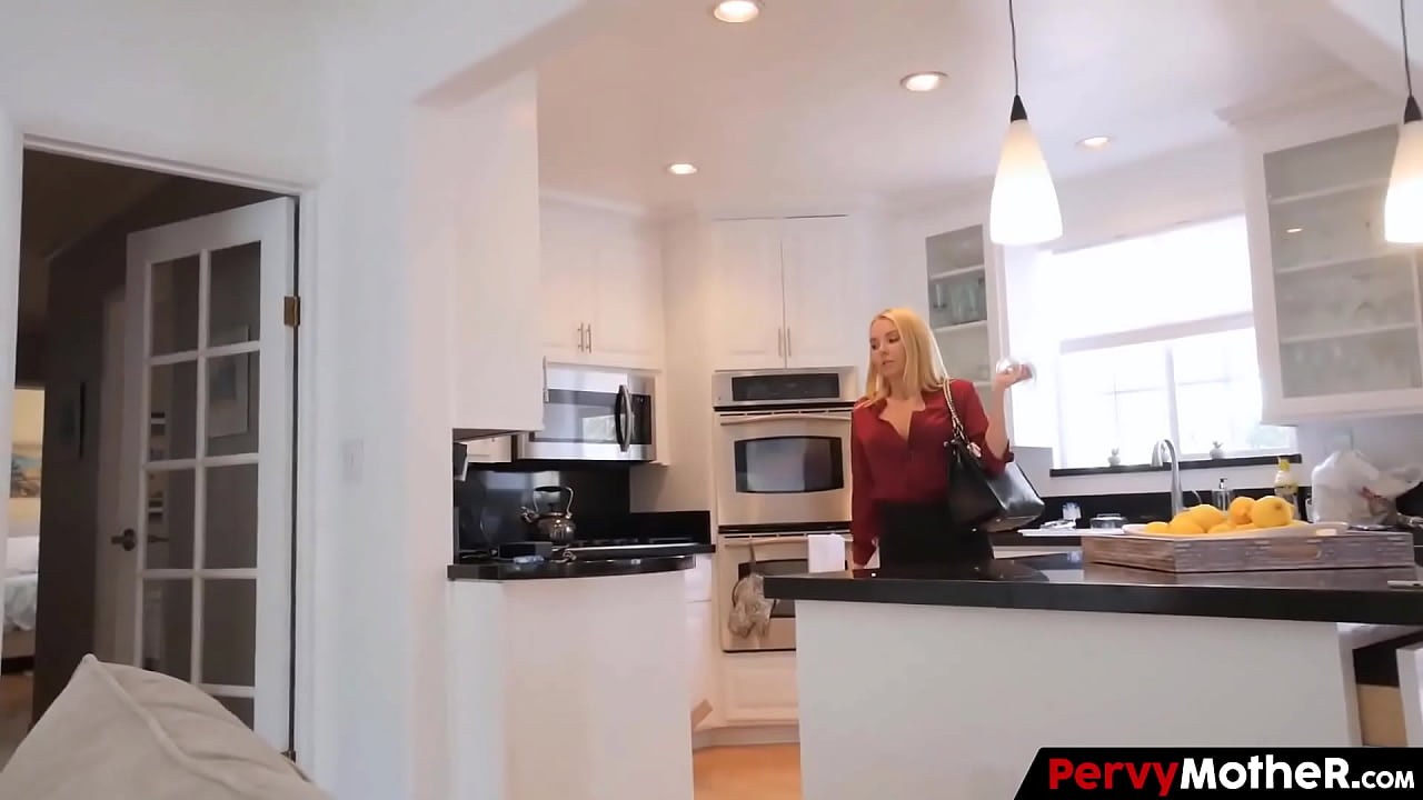 Plowing My Unused Moms Ass while Nobody Fucks Her