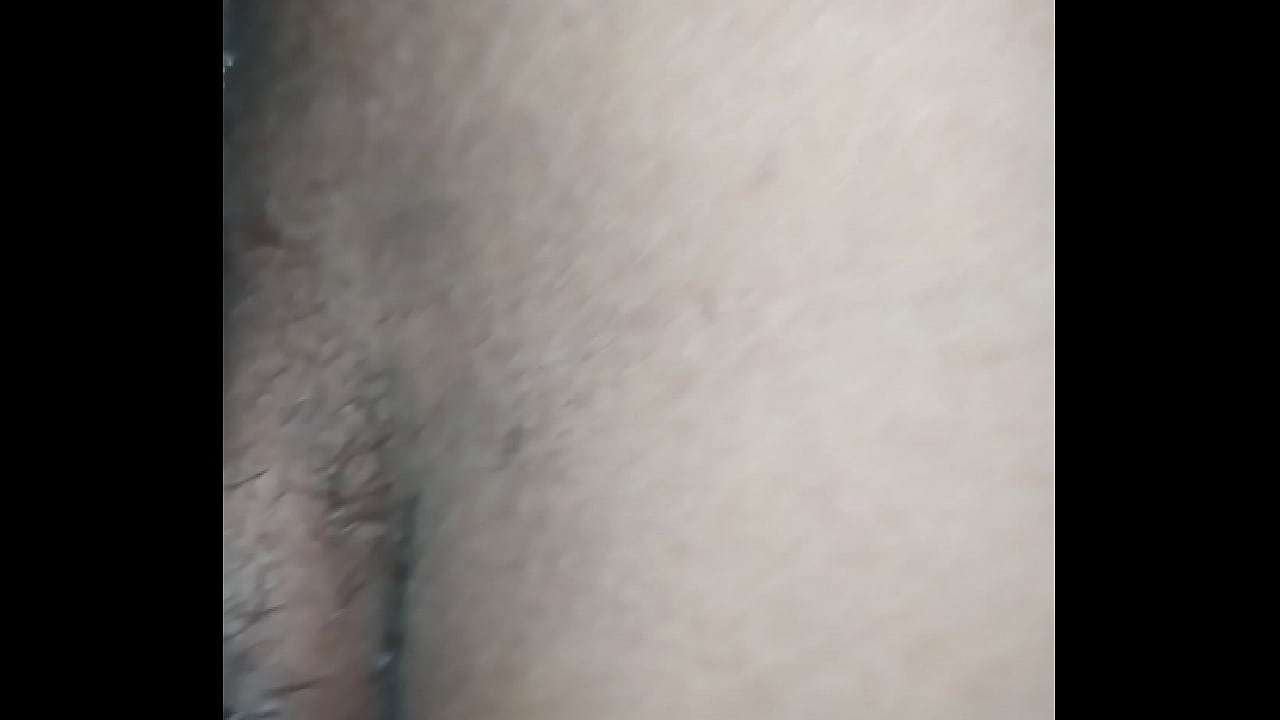 Moreninha putinha aberta com bucetinha e cuzinho arrega&ccedil;ados