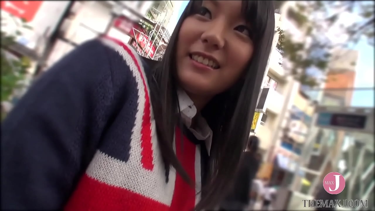 ノーパンのままホテルの部屋へ連れて行きピンクローターでクリ責め、いやらしい汁を垂らしながら喘ぐあやちゃんにさらに電マ責めすると「すぐにイッちゃう...」