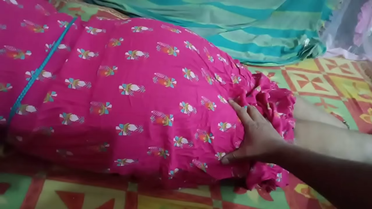 Indian Hot Wife Showing her hottest Ass