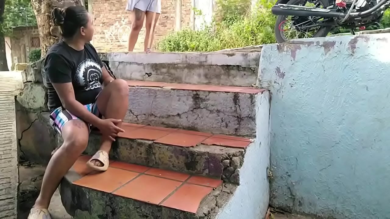 convenc&iacute; a la vecina de darnos placer mutuamente en la calle mientras pasan las personas