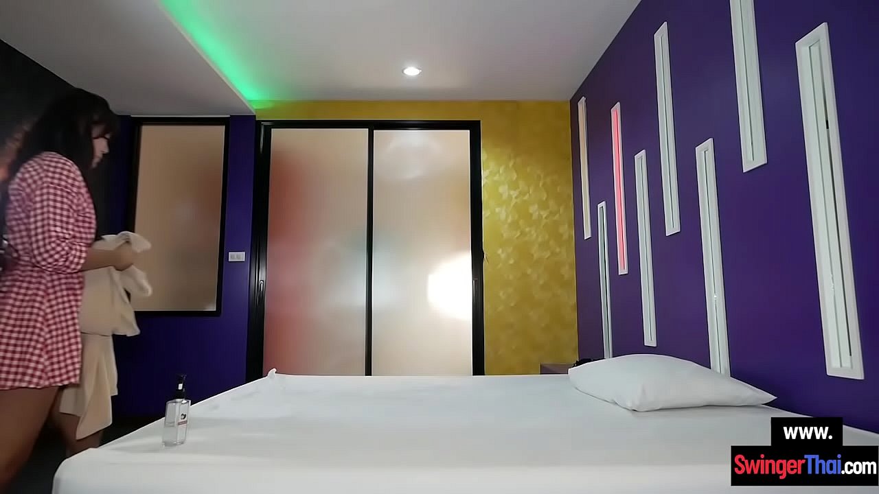 Massage parlor cutie gets pussy filled with his fresh sperm