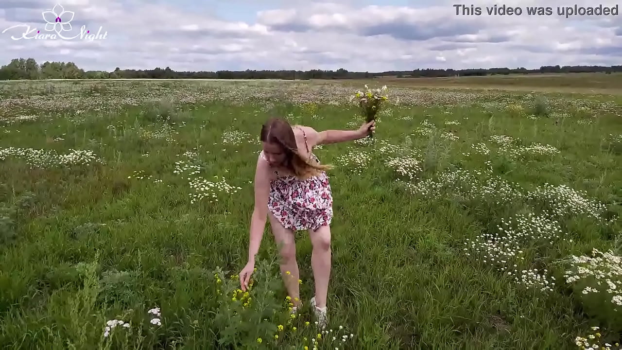 Slutty Girl in Nature Fingering in the Field