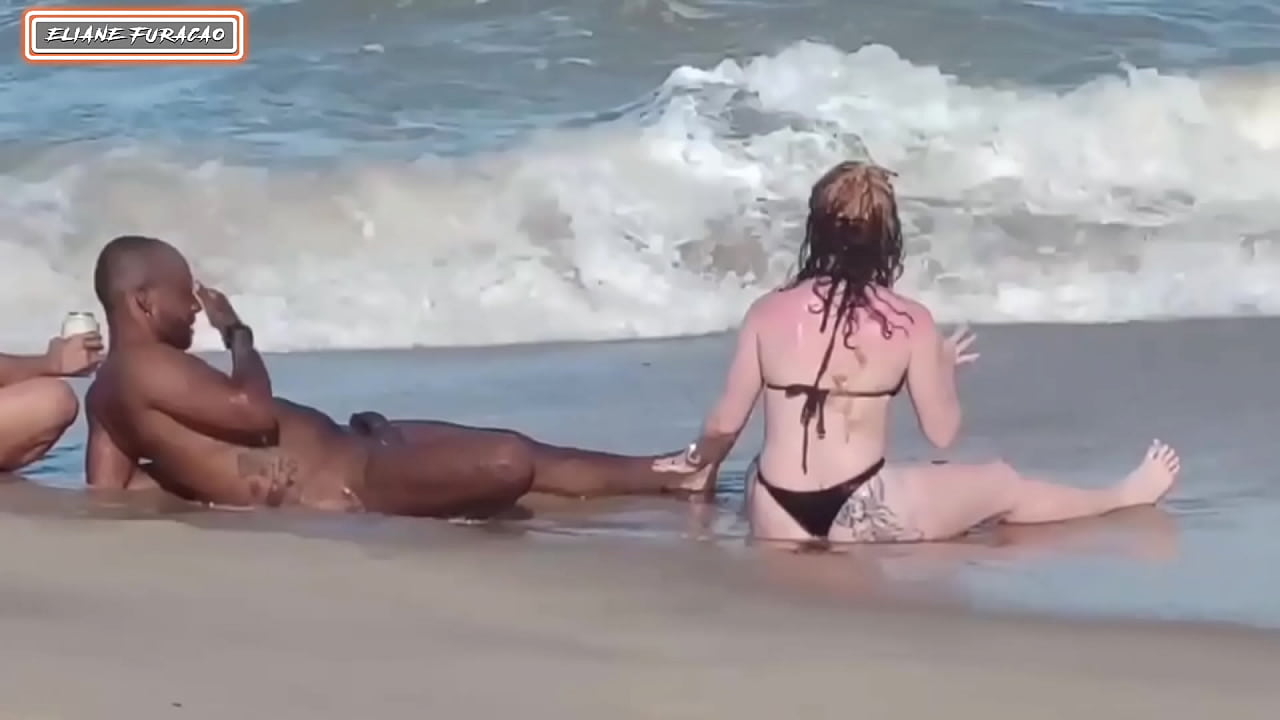 Fizemos sexo com estranho na praia ele deixou n&oacute;s duas toda fodida