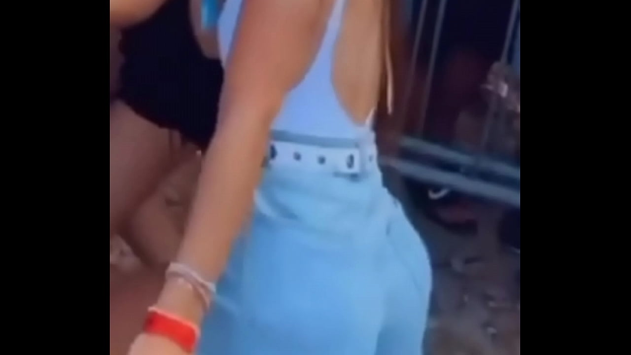 Gostosa descendo at&eacute; o ch&atilde;o