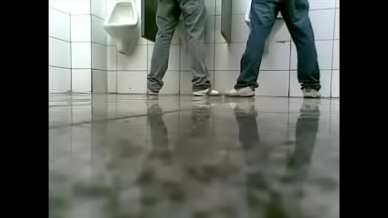 Pega&ccedil;&atilde;o em banheiro de supermercado 4