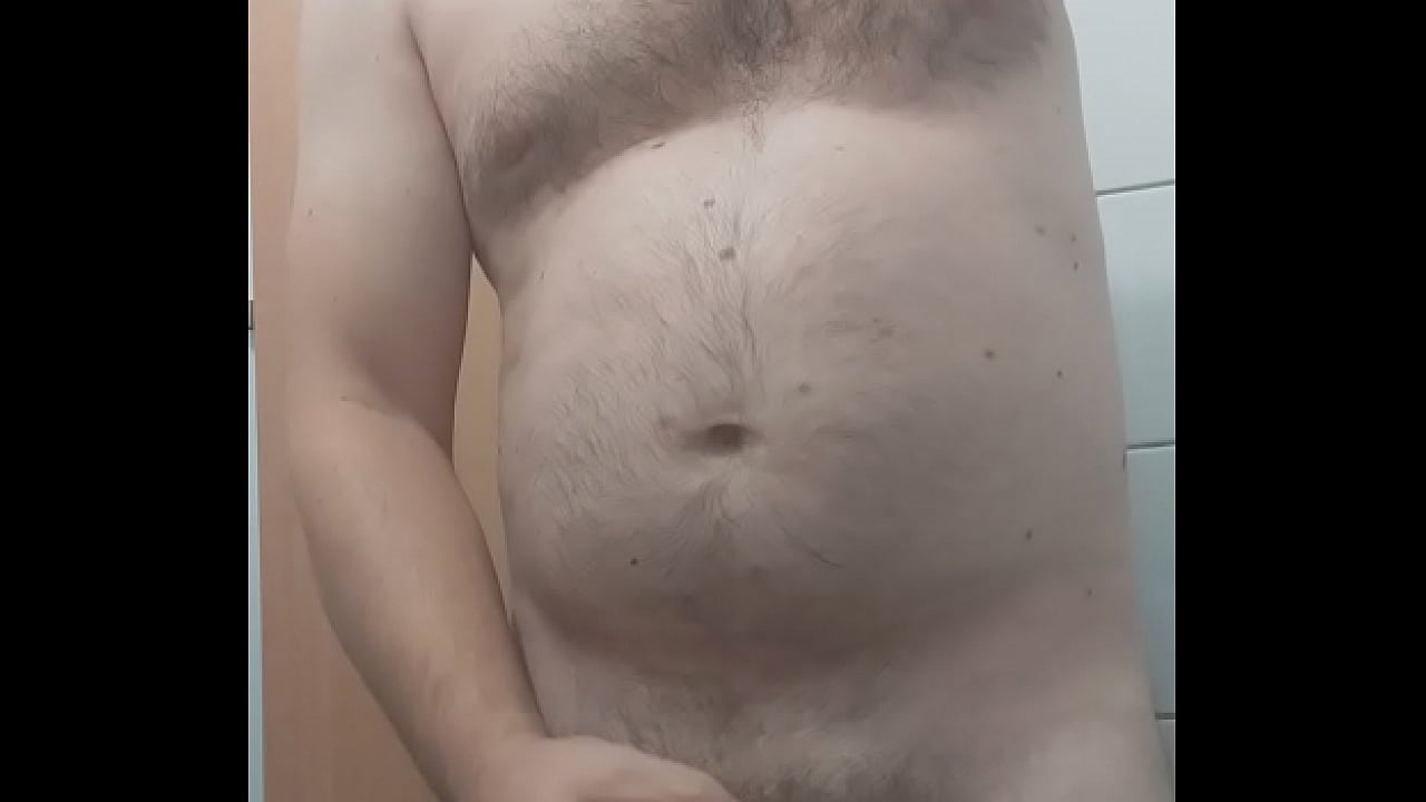 Imi place foarte mult sa ma masturbez la webcam si sa imi beau pisatul si sperma! I really like to masturbate on the webcam and drink my piss and cum!