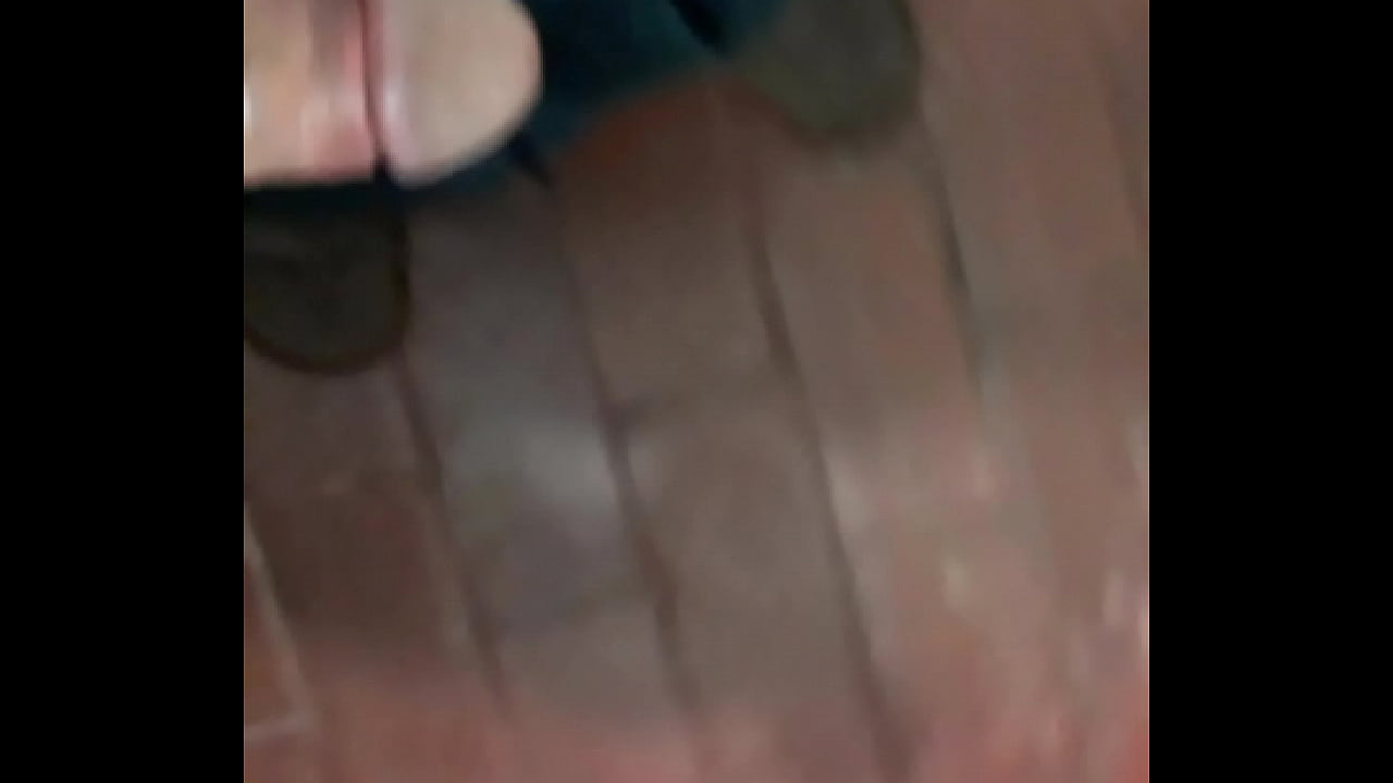 Usando el gozador y de penes para correrme..