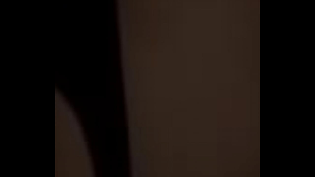 Espiando con su culito al aire pidiendo verga