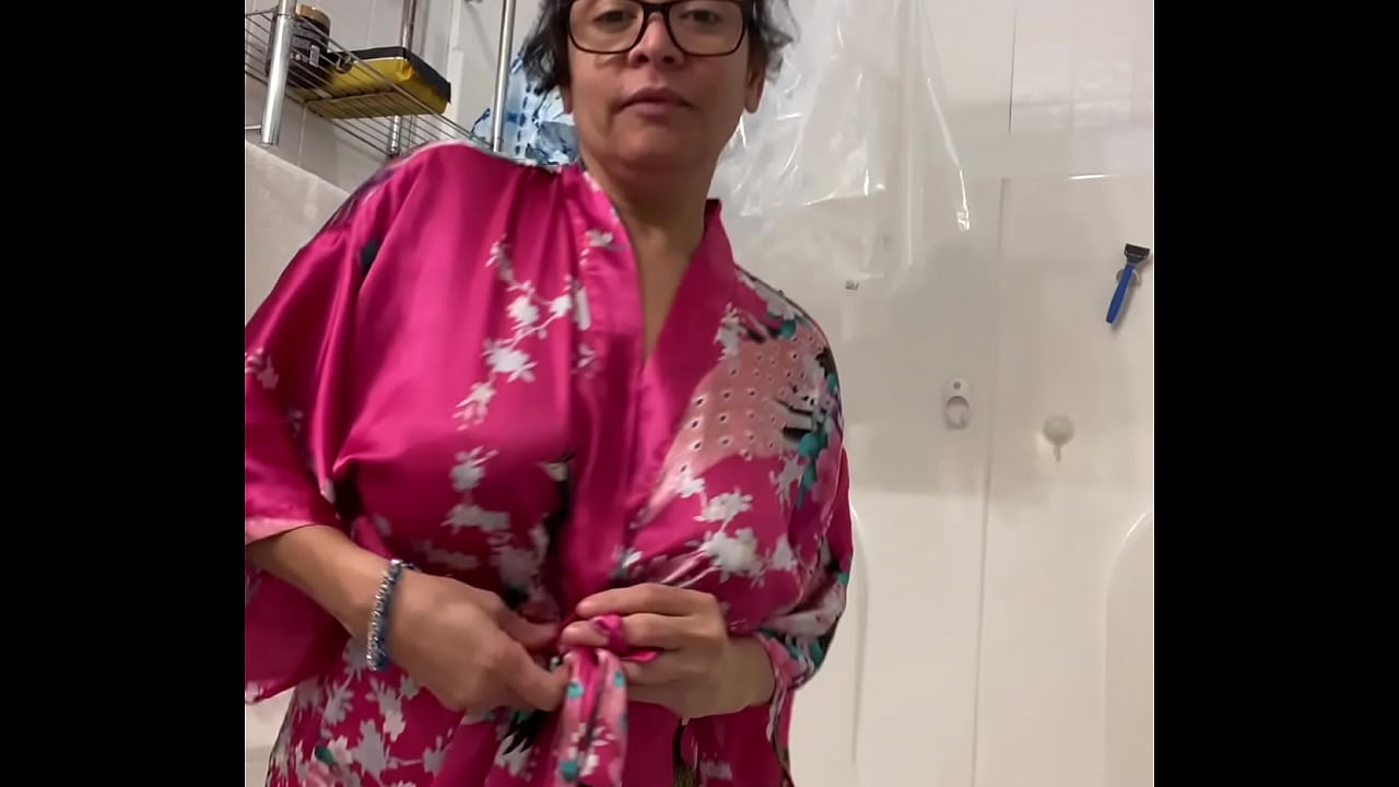 Dominican MILF mature teasing and dancing in the bathroom