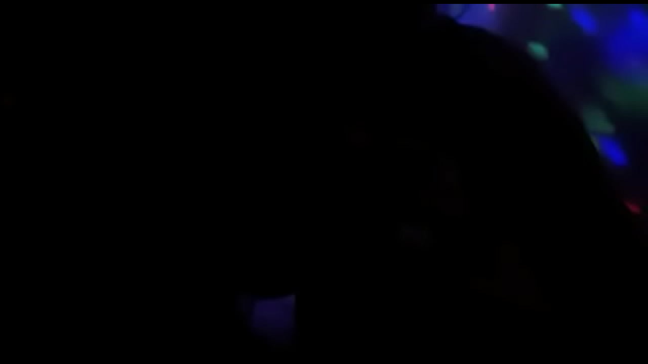 Maru haciendo lo que mas le gusta, soplar una poronga en su departamento de Buenos Aires