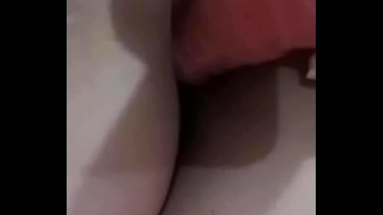 Alumna se toca y grita de placer