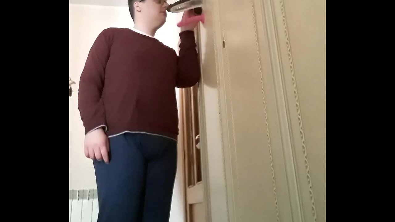 Rough gay deepthroating dildos