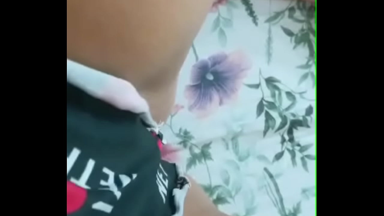 Novinha se masturbando