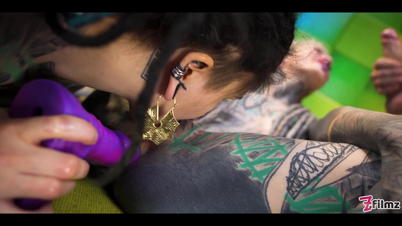 2 Goth Girls Threesome with Anal Gapes, Prolapse