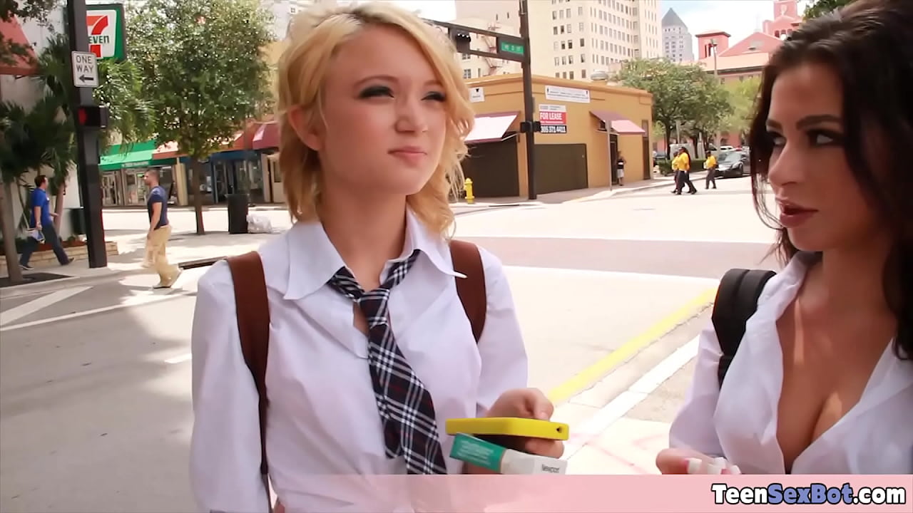 Pretty schoolchicks having a threesome with a stranger