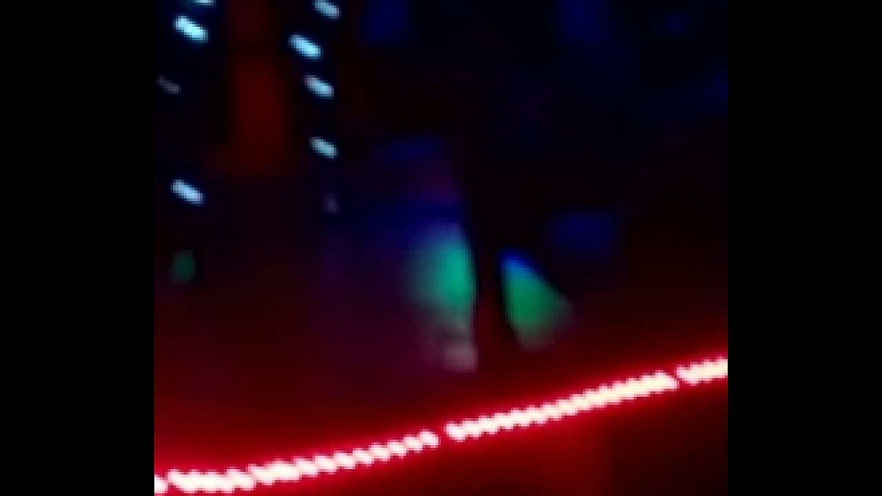 REAL!!! hot sexy stripper grinding on pole!