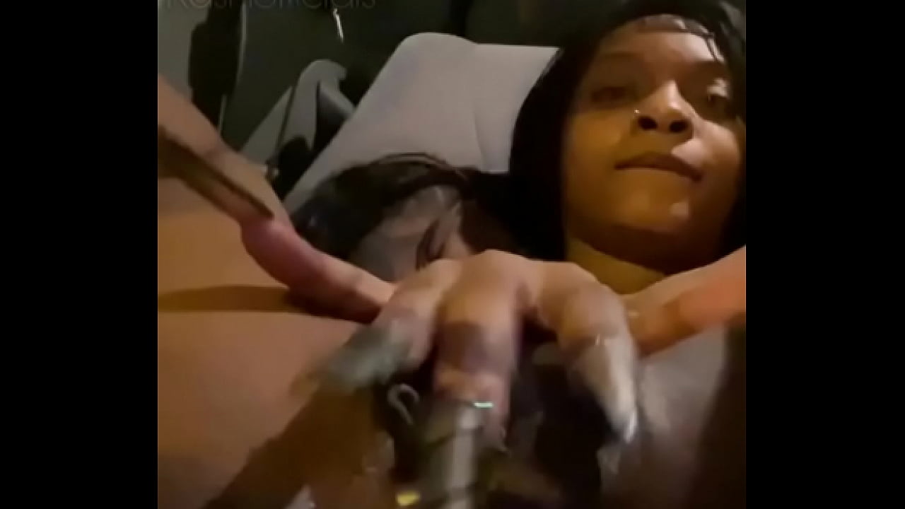 KashOfficials rubbing her clit to cum in the car