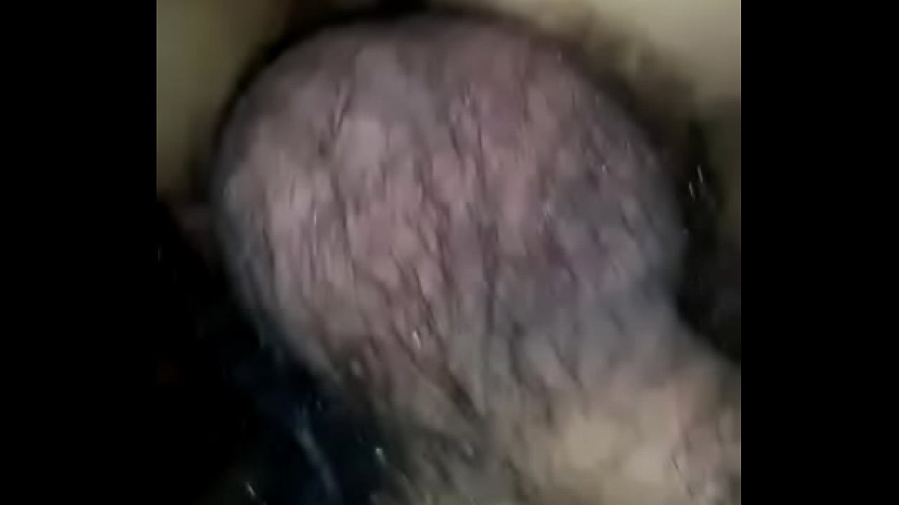 La pongo en cuatro y se lo meto